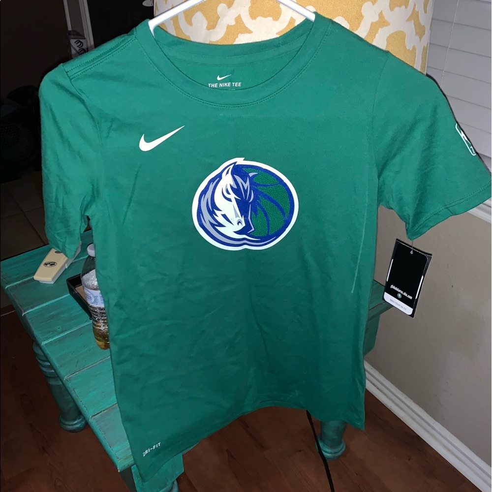 NWT Nike Dri-fit Dallas Mavericks T-shirt YOUTH MEDIUM